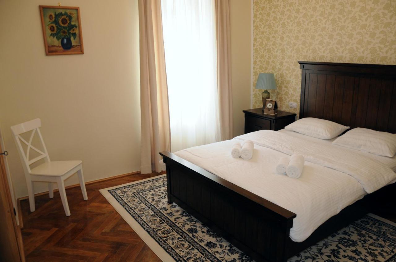 Black Gate - 2 Bedroom Apartment In The Heart Of Old Town With Free Private Secured Parking Brašov Exteriér fotografie